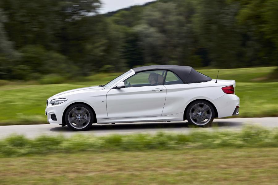  BMW 220d Convertible M Sport Package 2016 года  (WW) (фото 11 из 65)
